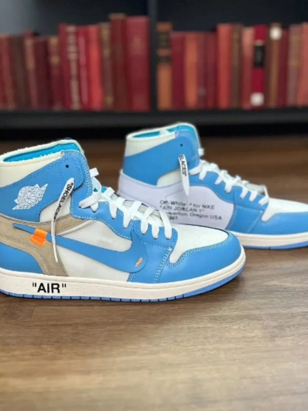 Nike Off-White™ x Air Jordan 1 Retro High OG UNC